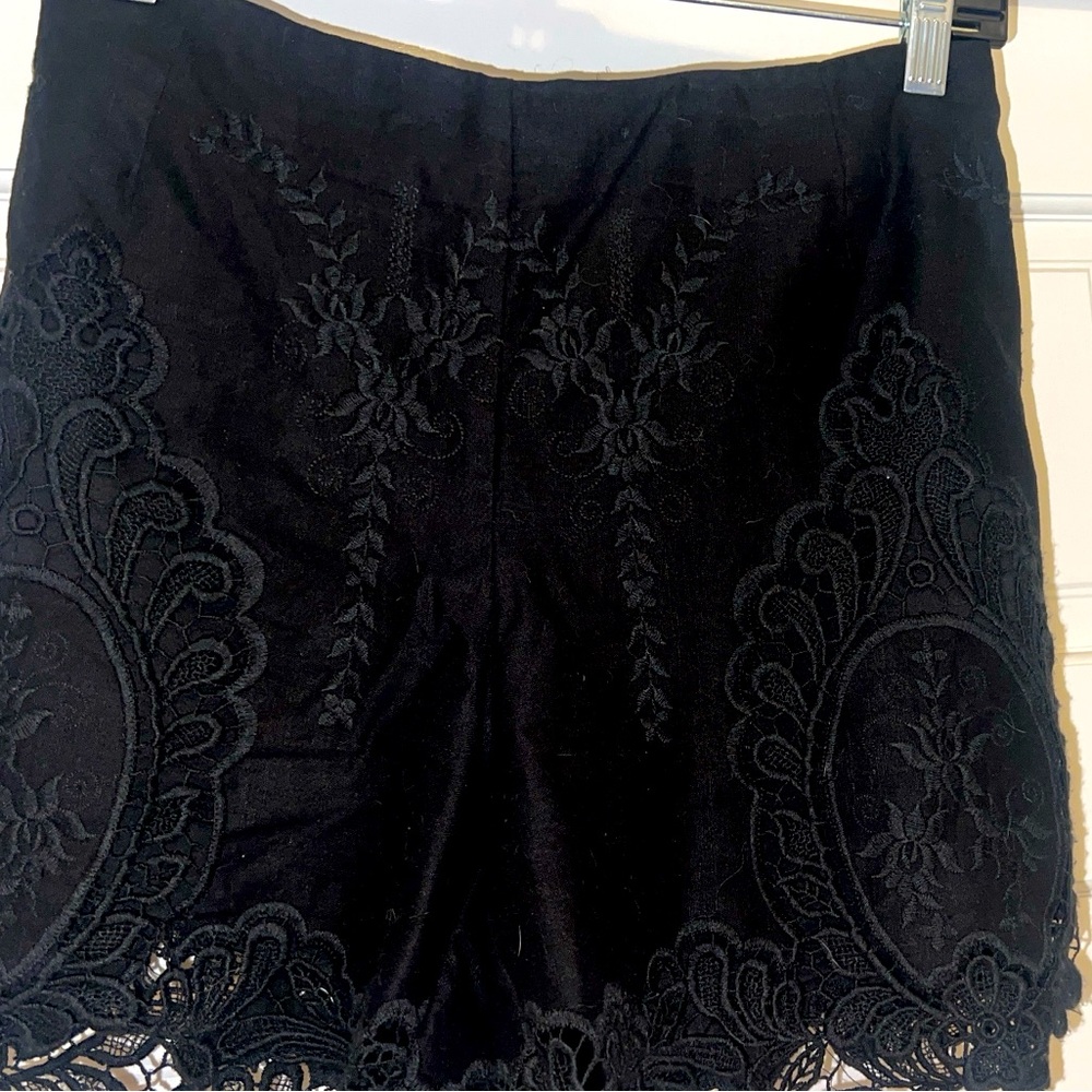 Linen  embroidered shorts